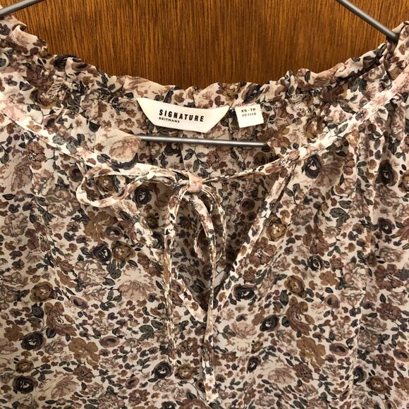 Reitmans - neck tie blouse - beige - floral - flowy - quarter sleeve - XS Petite - Picture 3 of 7